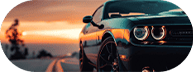 Sportwagen bei Sonnenuntergang